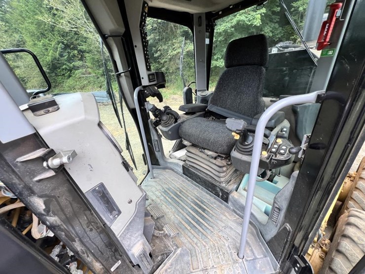 2013-caterpillar-140m2-image-11