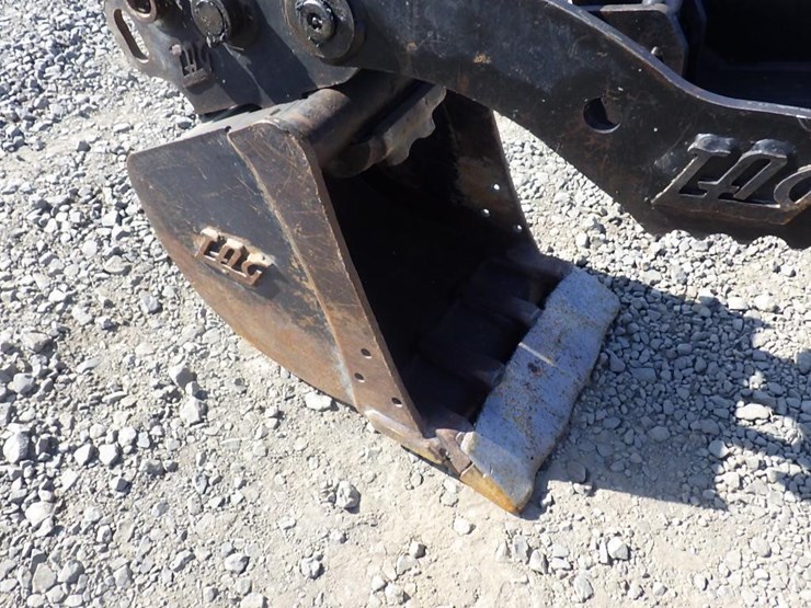 takeuchi-tb240-image-7