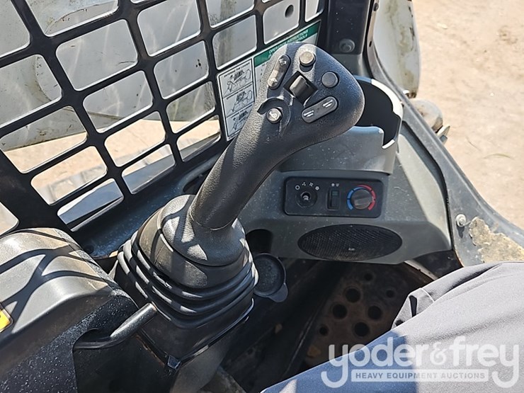 2014-bobcat-t650-image-25