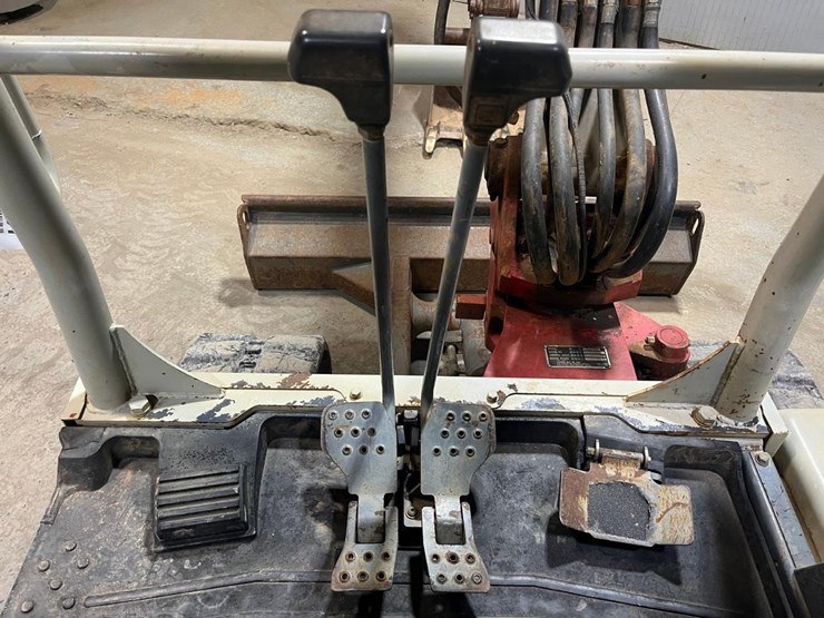 takeuchi-tb235-image-33
