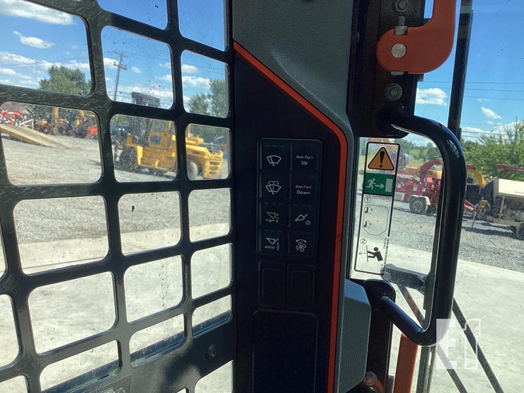 2021-bobcat-s76-image-16