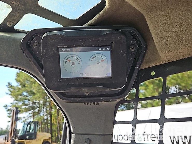 2021-bobcat-t64-image-32