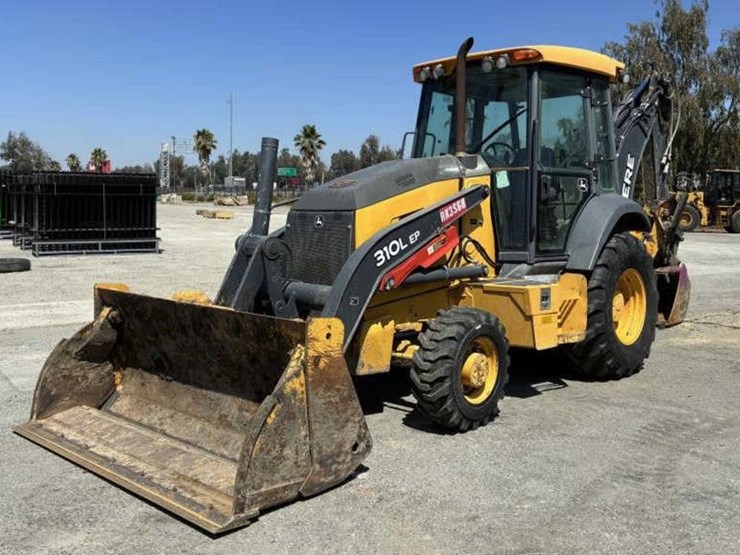 2019-deere-310l-ep-image-1