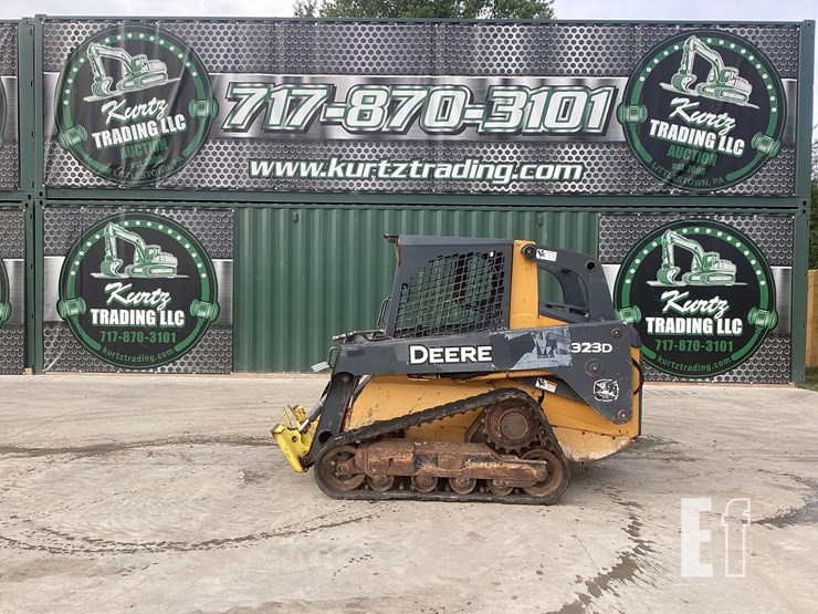 2010-deere-323d-image-1