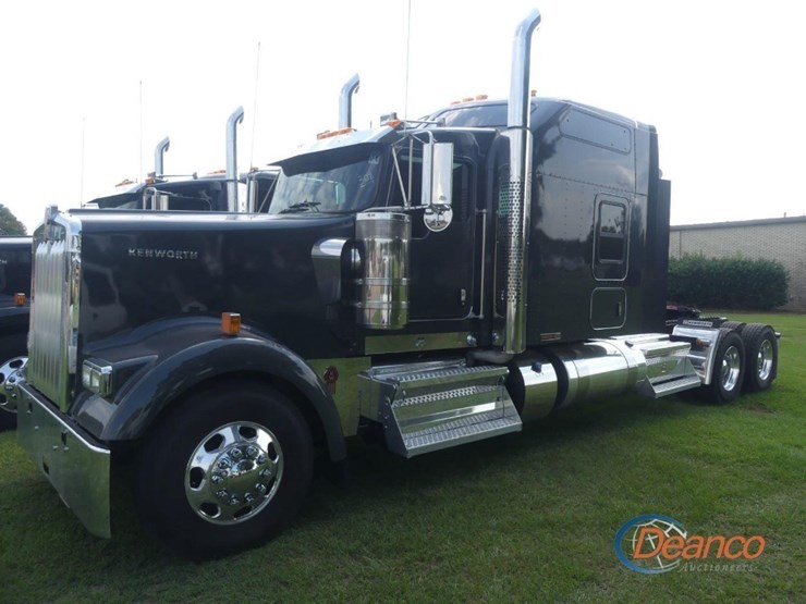 2024-kenworth-w900l-image-25