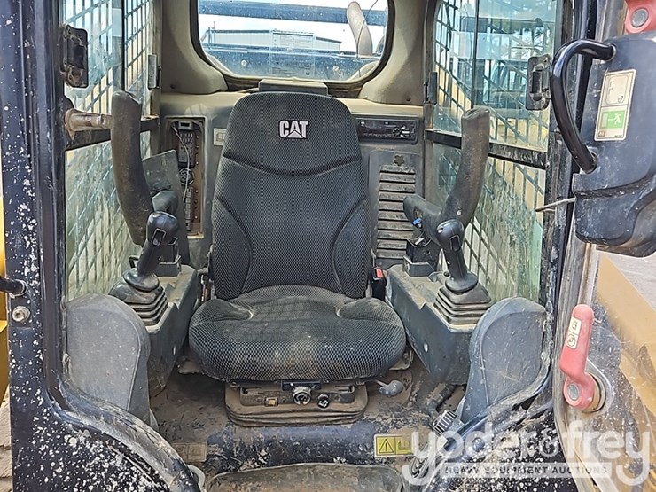 2020-caterpillar-299d3-image-24