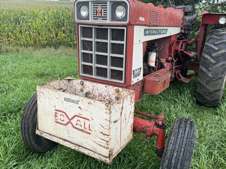 international-666-farmall-wide-front-tractor-w/-rockbox,-5,300-hrs-on-tach,-15.5-38-rears-image-9