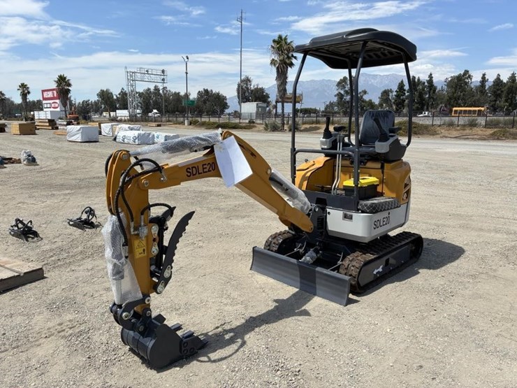 2025-sdlanch-sdle20-hydraulic-excavator-image-1
