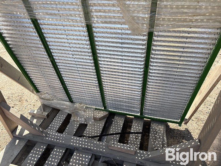 john-deere-s660-combine-bottom-sieve-image-12