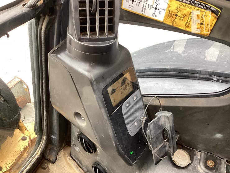 2006-deere-35d-image-17