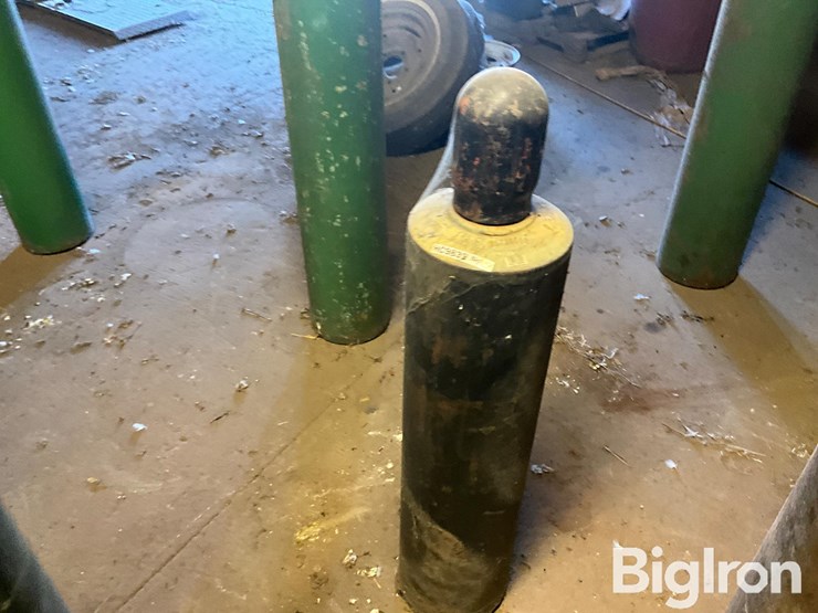 compressed-gas-cylinder-image-6