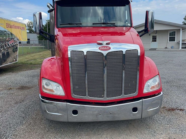 2017-peterbilt-579-image-14