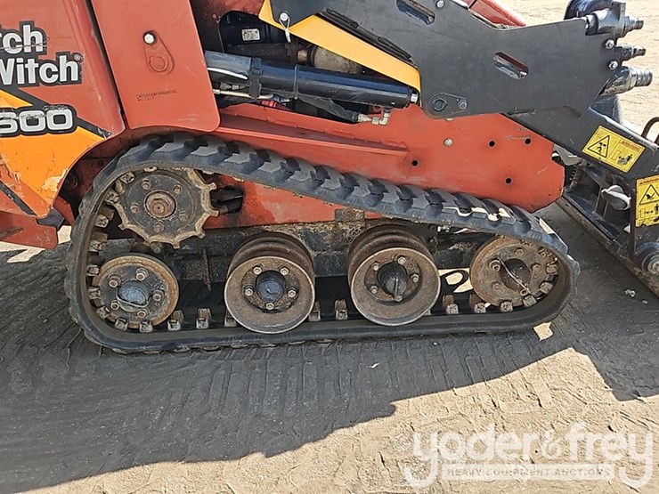 2017-ditch-witch-sk650-image-8