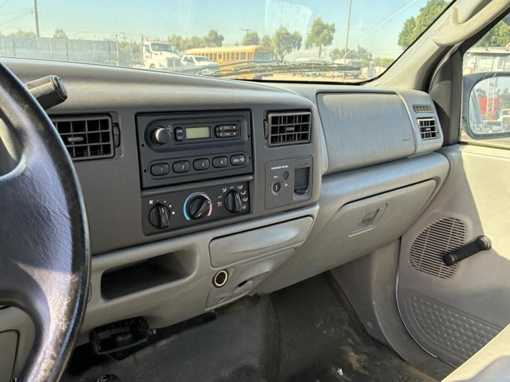 2004-ford-f350-image-11
