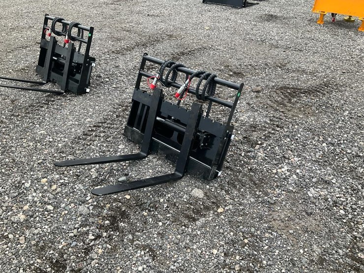 #1556-•-unused-mini-skid-steer-side-shift-forks-image-1