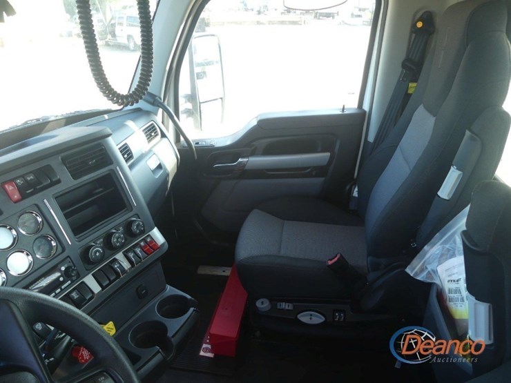 2024-kenworth-t880-image-17