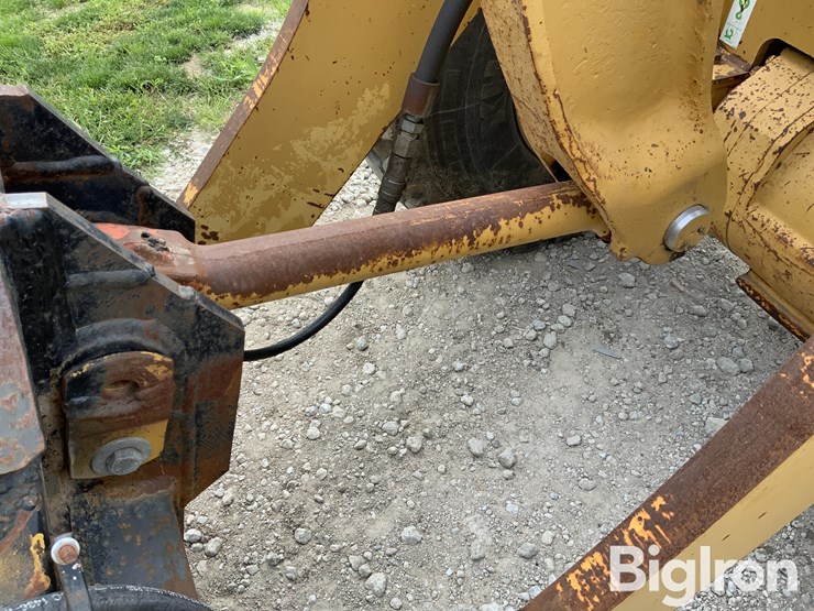 caterpillar-938f-image-13