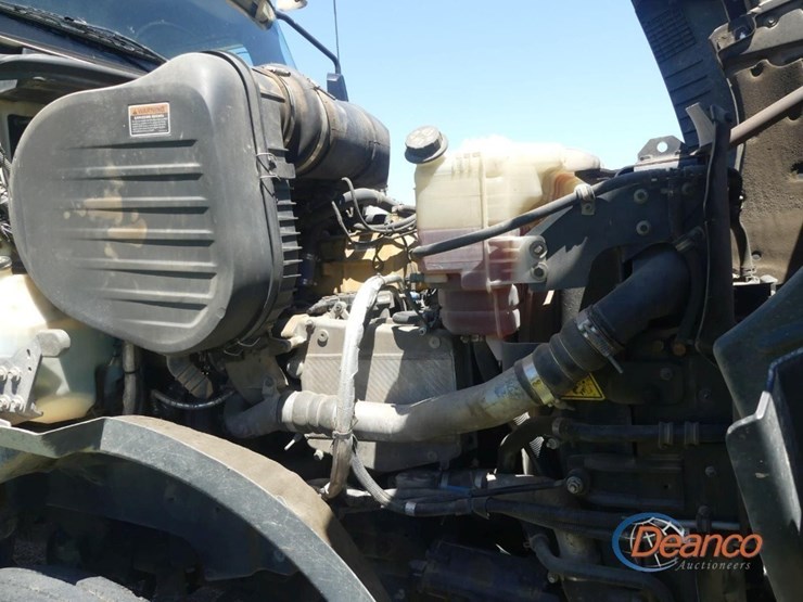 2014-caterpillar-ct660l-image-14