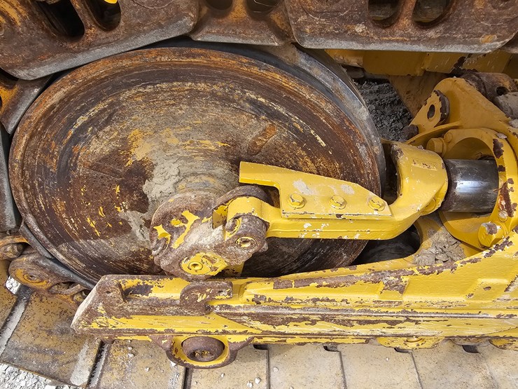 2023-caterpillar-953-image-77