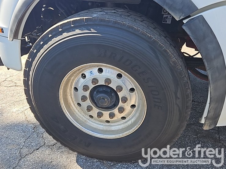 2023-kenworth-t880-image-15