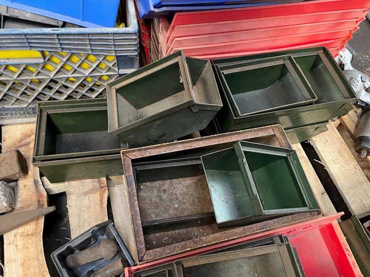 #8414-•-large-quantity-of-organizer-bins-image-6