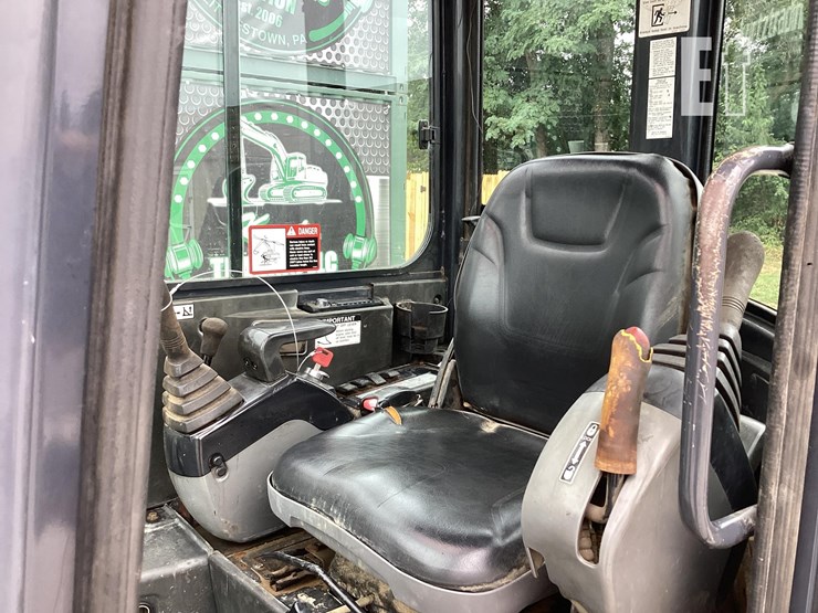 2006-deere-35d-image-16