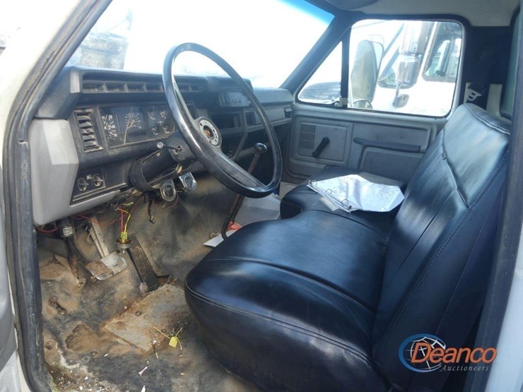 1995-ford-flatbed-truck,-s/n-1fdwf80cxsva18105-(inoperable):-s/a,-6-sp.,-water-tank-w/-pump,-odometer-shows-120k-mi.-image-11
