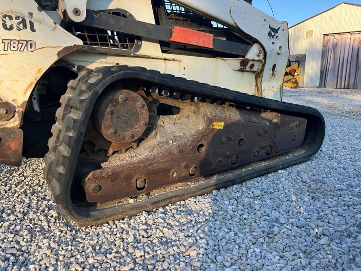 2012-bobcat-t870-image-16