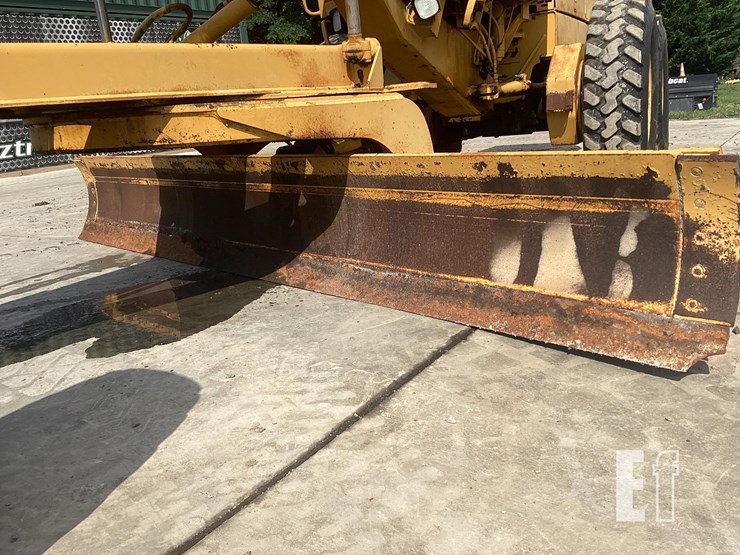 1988-deere-670b-image-10