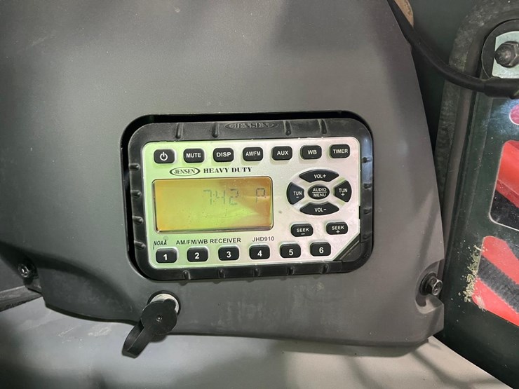 2022-kubota-svl97-2-image-32