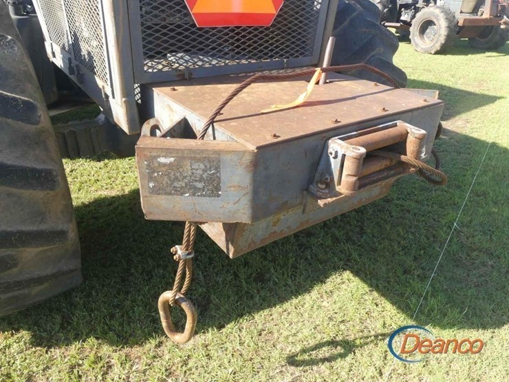 new-holland-tv140-image-8