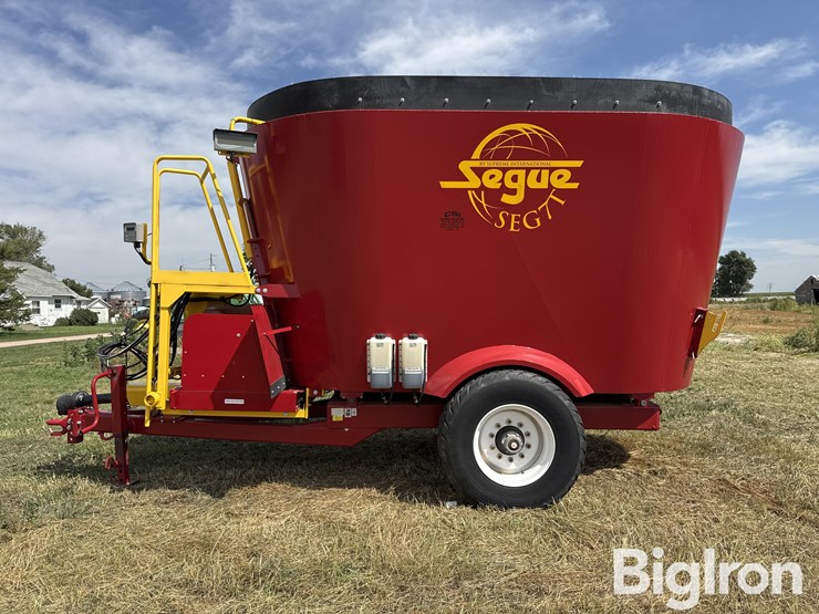 2022-supreme-international-segue-7t-vertical-feed-mixer-image-8