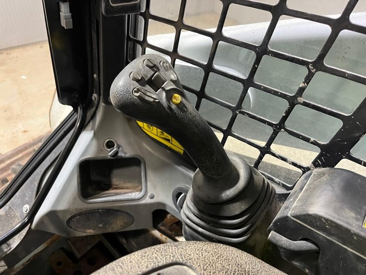 2021-bobcat-t595-image-28