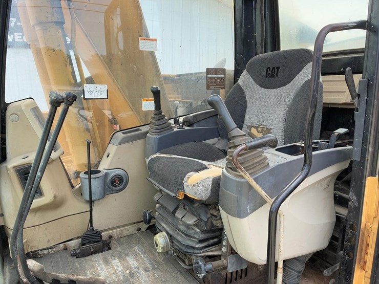 2004-caterpillar-311c-image-29