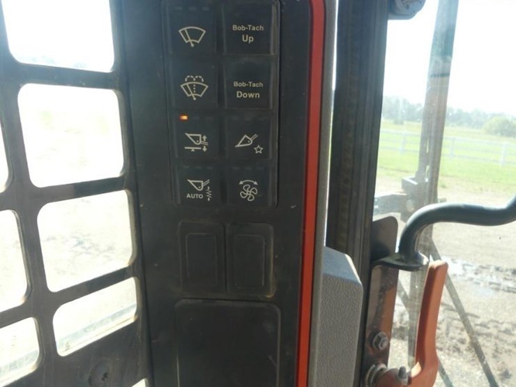 2020-bobcat-t76-image-10
