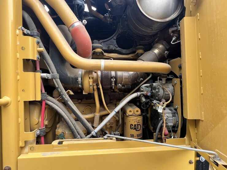 2013-caterpillar-140m2-image-10