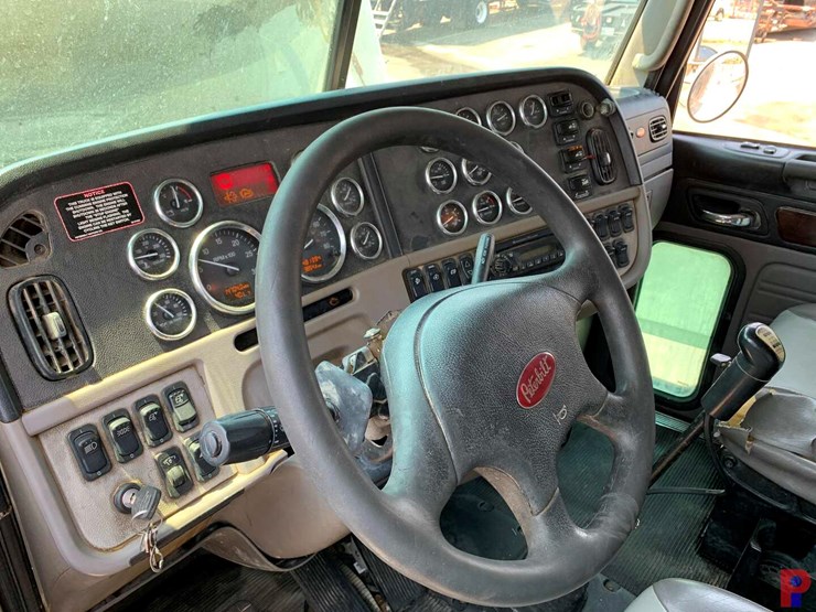 2013-peterbilt-367-image-6
