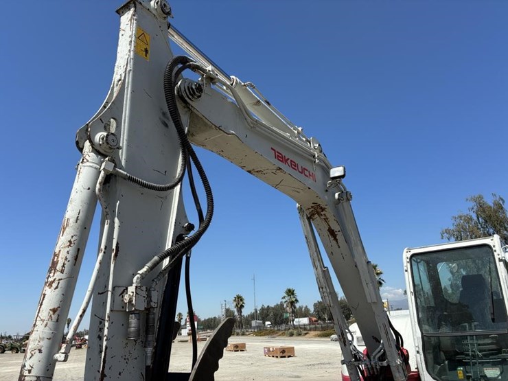 2017-takeuchi-tb290-image-10