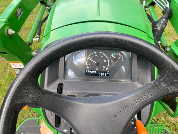 2023-john-deere-3043d-image-25