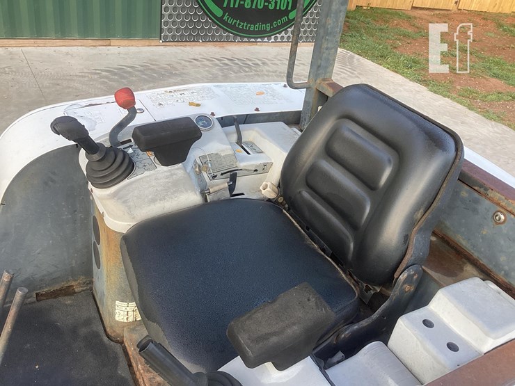2000-bobcat-325-image-15