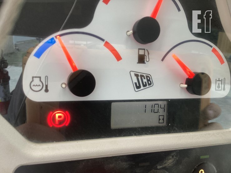 2018-jcb-3ts-8t-image-16