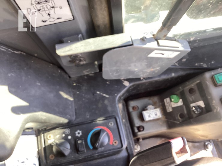2014-takeuchi-tl10-image-19