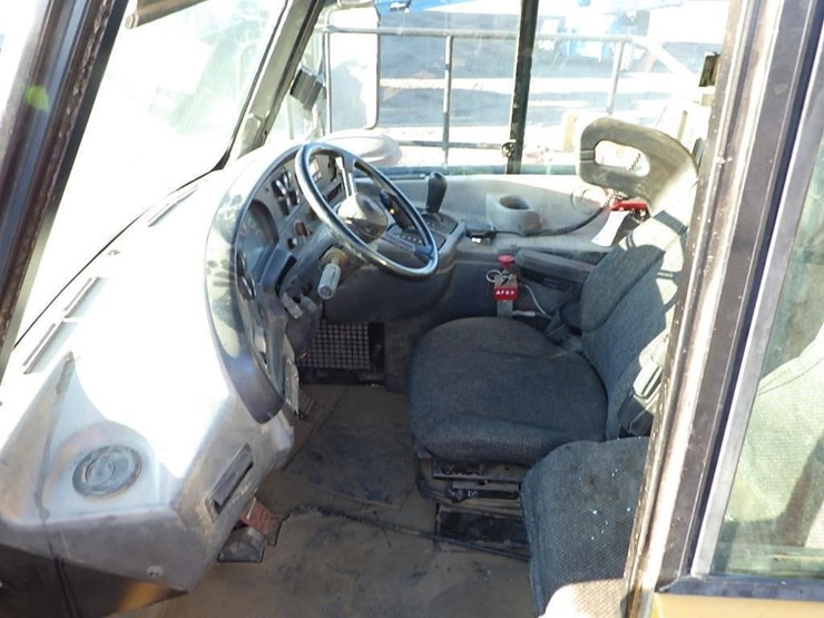 2011-caterpillar-770-image-41