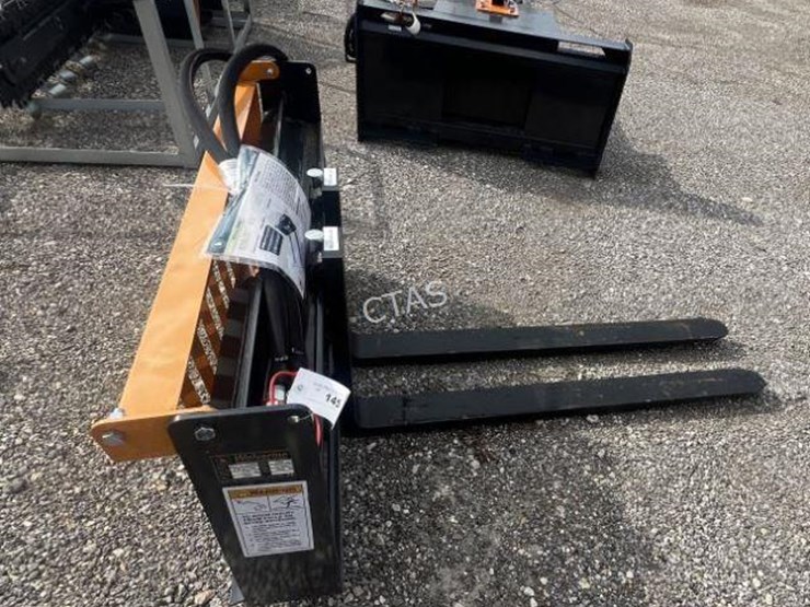 #145-•-wolverine-hydraulic-skid-steer-pallet-forks-image-1