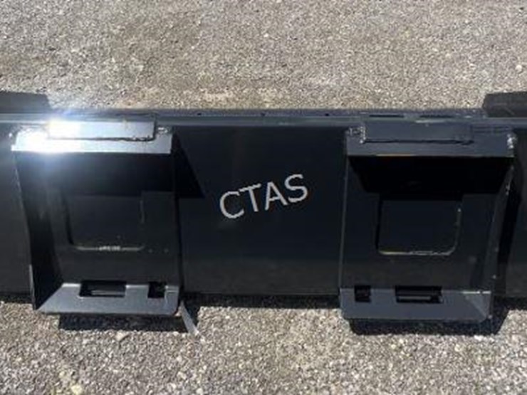 #8-•-wolverine-72"-skid-steer-bucket-image-3