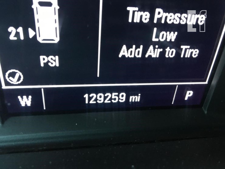 2021-chevrolet-traverse-ls-image-5