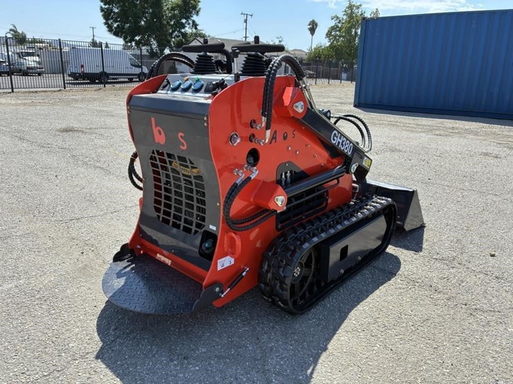2025-aboss-gh380-skid-steer-track-loader-image-3