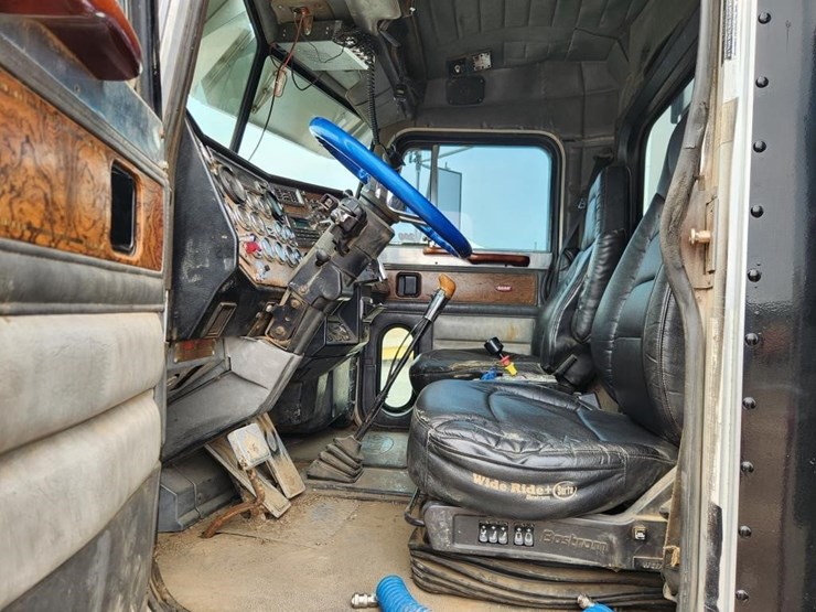 1999-peterbilt-379-image-39