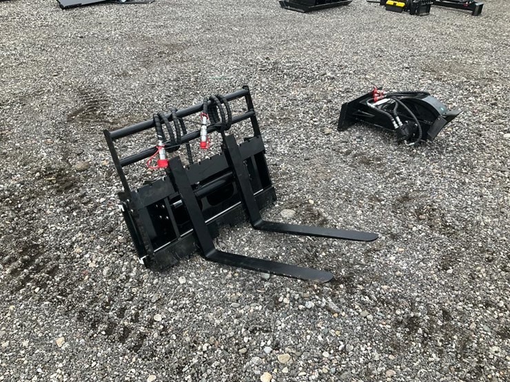 #1556-•-unused-mini-skid-steer-side-shift-forks-image-3
