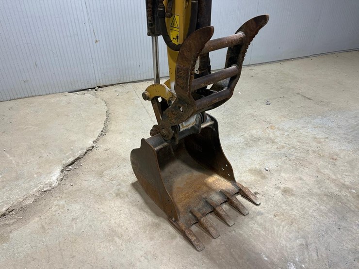 caterpillar-303-image-9